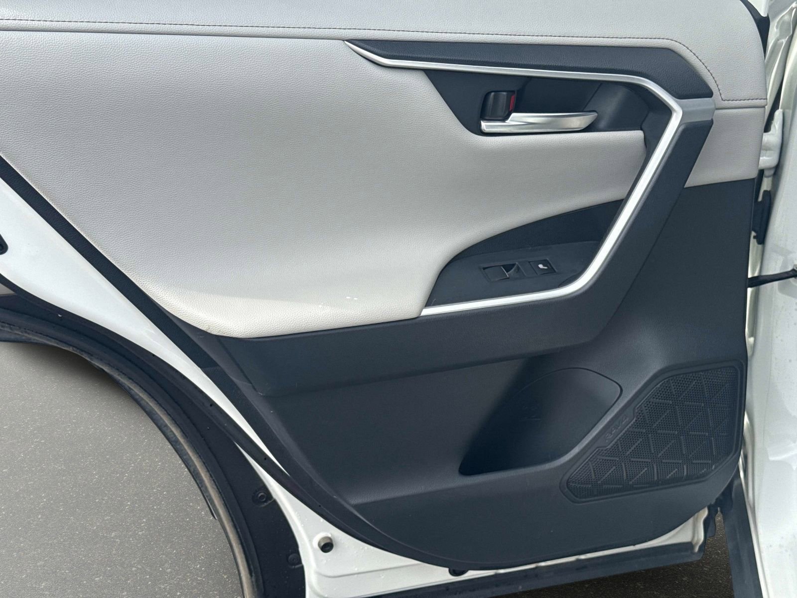 Used 2019 Toyota RAV4 Limited w/ Cold Weather Package image 12