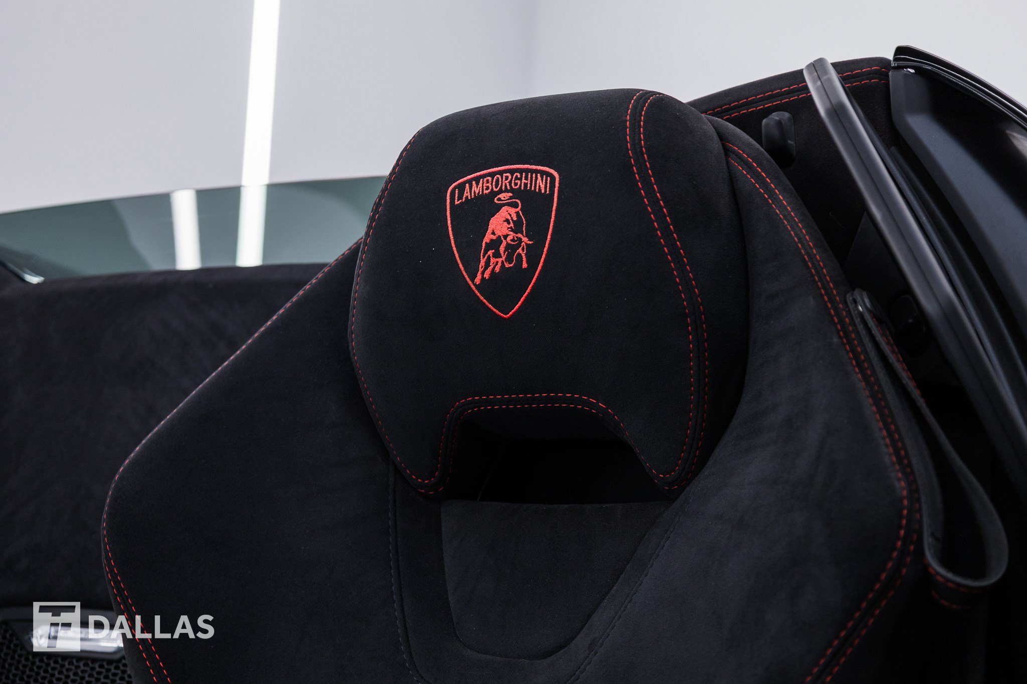 Used 2018 Lamborghini Huracan Performante AWD/4WD image 30