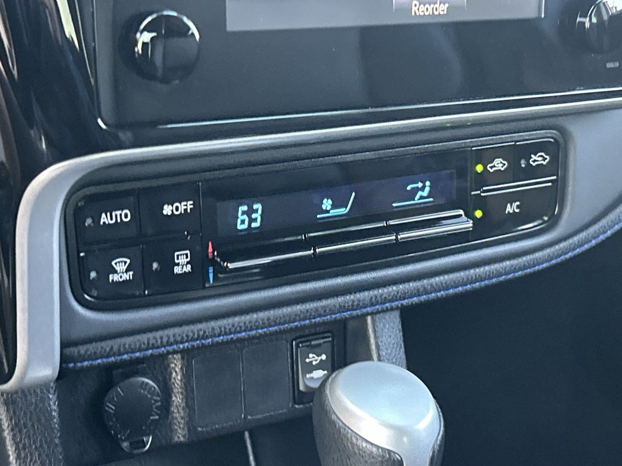 Used 2018 Toyota Corolla SE w/ Carpet Mat Package (TMS) FWD image 24