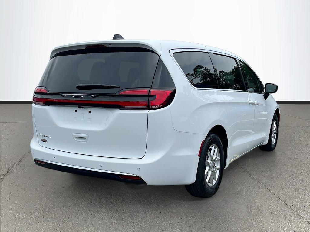 New 2027 Chrysler Pacifica Select FWD image 7
