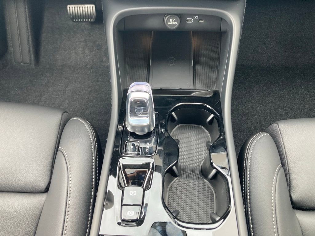 Certified 2026 Volvo XC40 B5 Plus w/ Protection Package Premier image 13