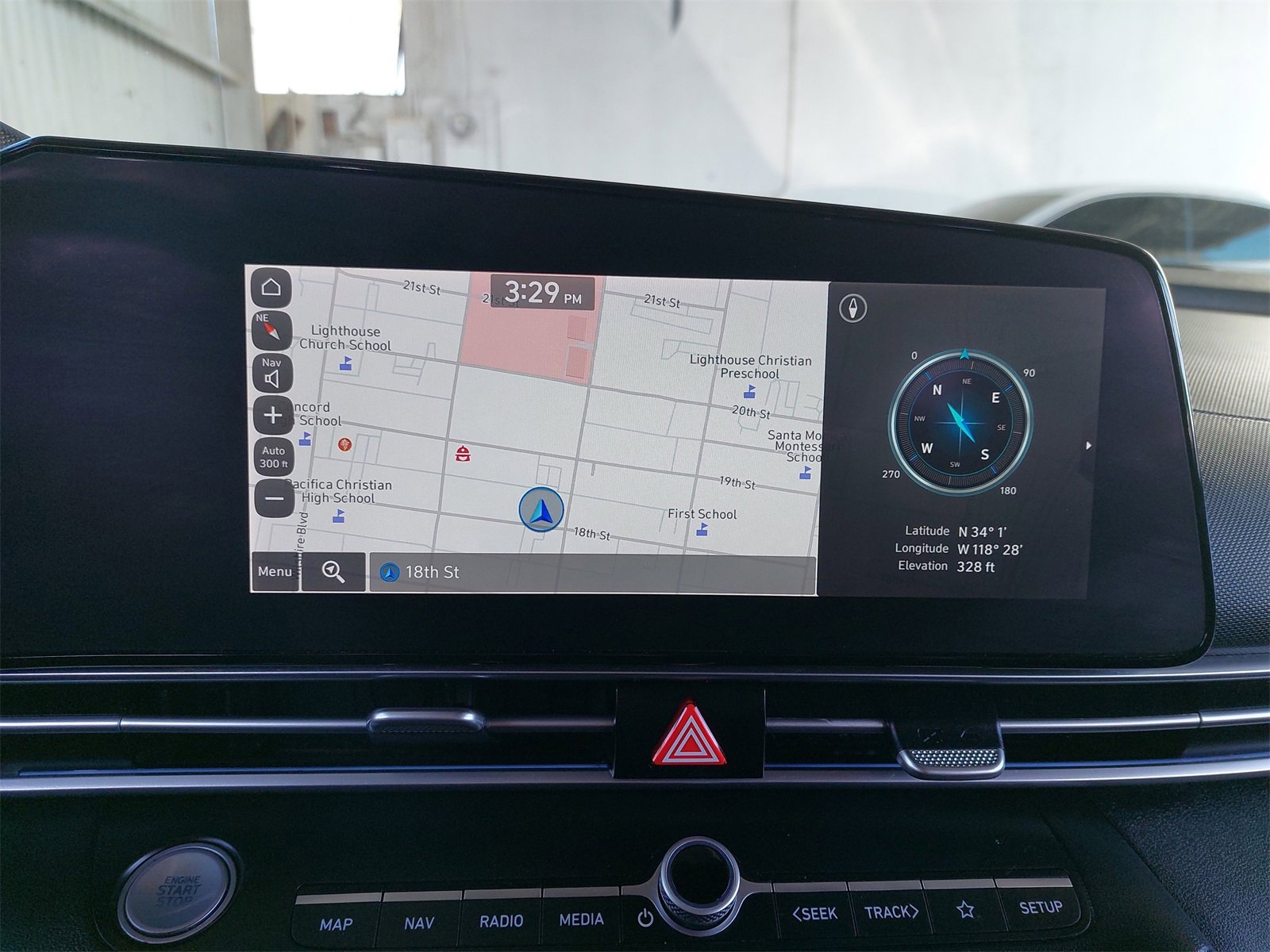 Used 2022 Hyundai Elantra Limited w/ Preferred Accessory Package image 21