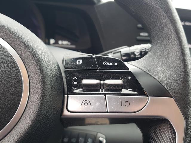 Used 2023 Hyundai Elantra SE w/ Winter Weather Package image 25