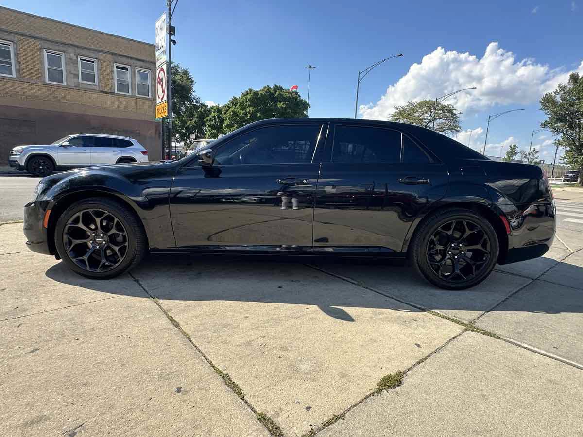 Used 2019 Chrysler 300 Touring w/ Sport Appearance Package RWD image 8
