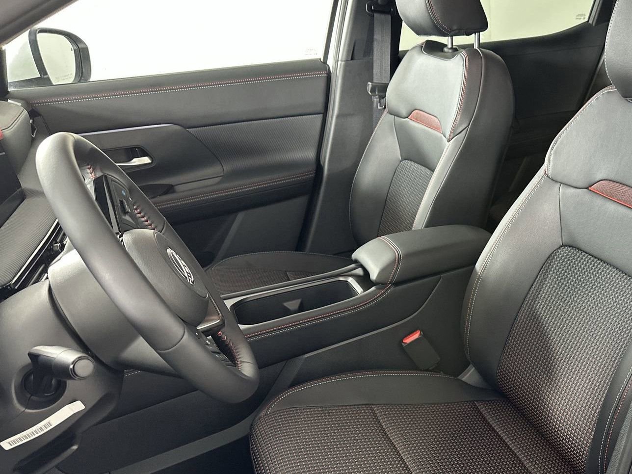 New 2025 Nissan Kicks SR image 18