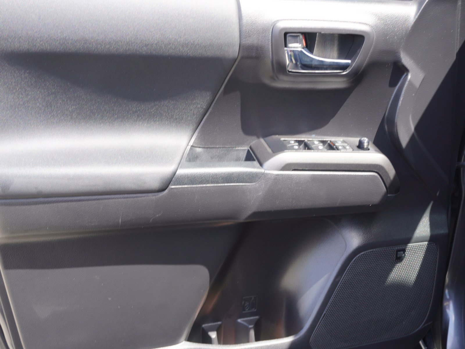 Used 2022 Toyota Tacoma TRD Off-Road w/ TRD Premium Off Road Package AWD/4WD image 43