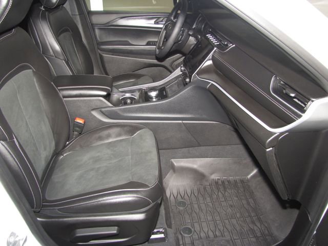 Used 2025 Jeep Grand Cherokee Altitude AWD/4WD image 21
