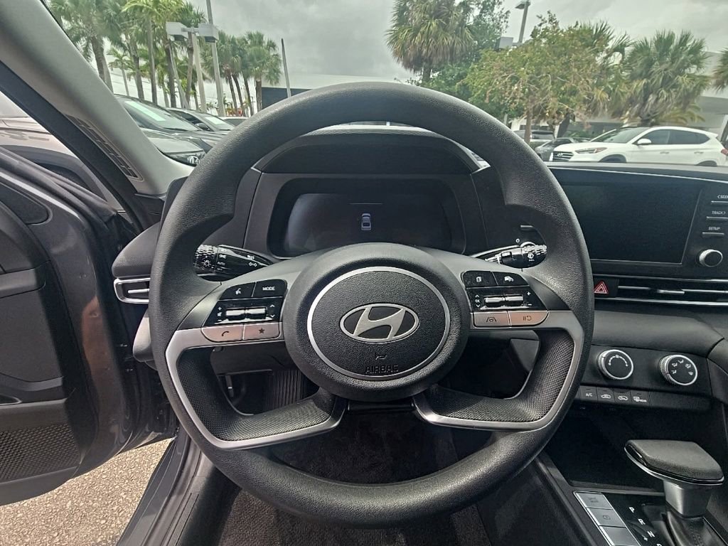 Used 2024 Hyundai Elantra SE image 16