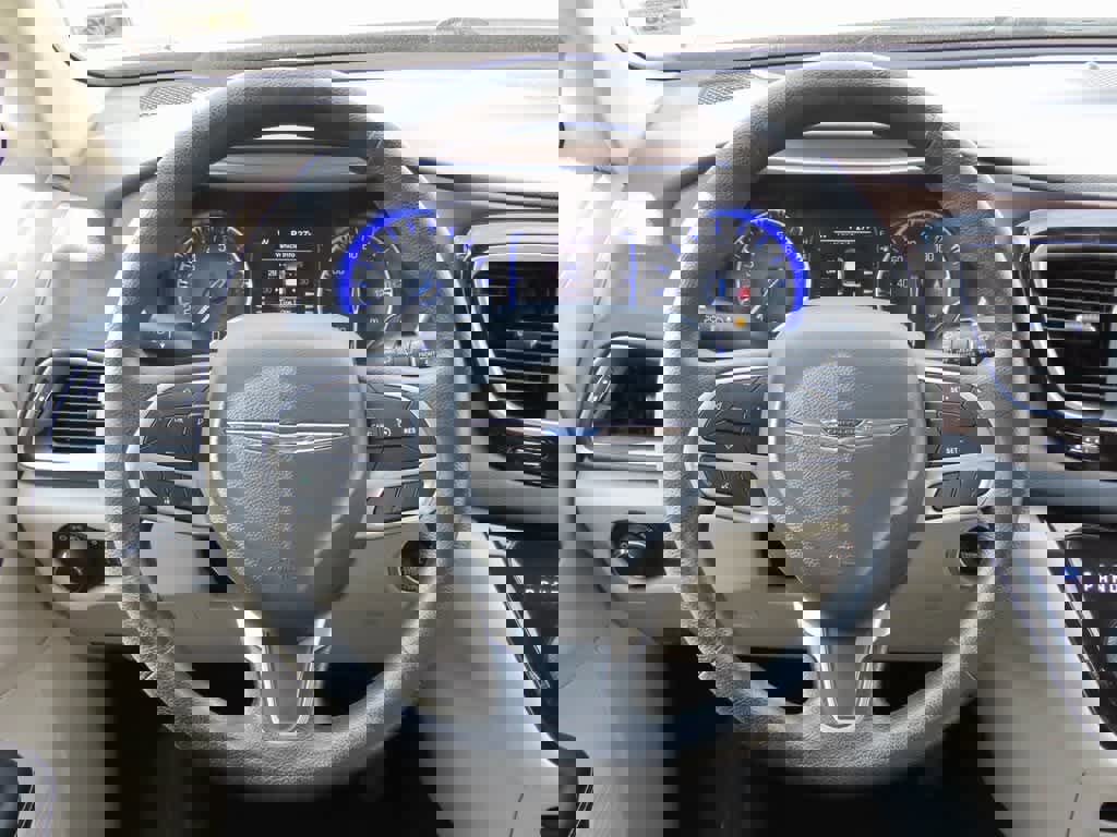 Used 2021 Chrysler Voyager Lxi image 18