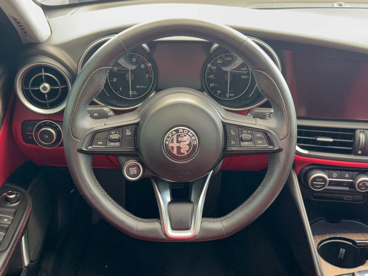 Used 2020 Alfa Romeo Giulia Ti w/ Active Blind Spot Package AWD/4WD image 10