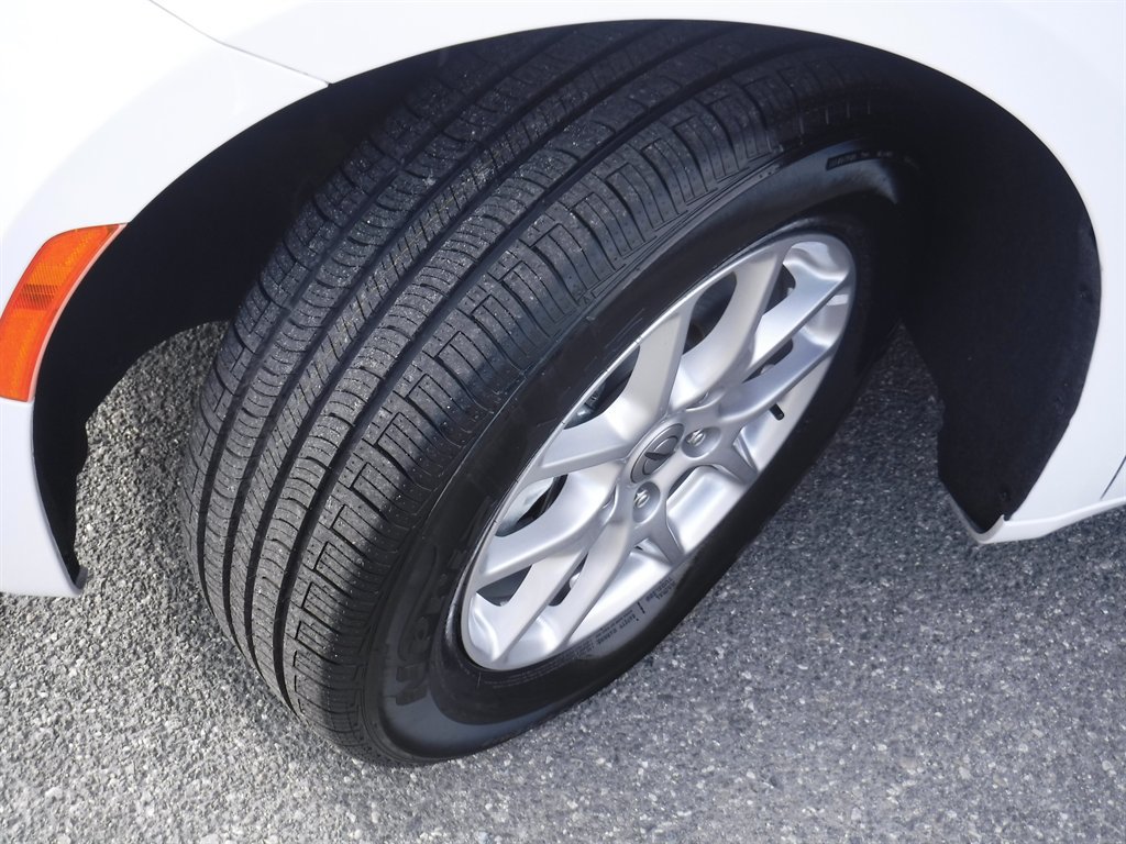 Used 2023 Chrysler Pacifica Touring-L FWD image 24