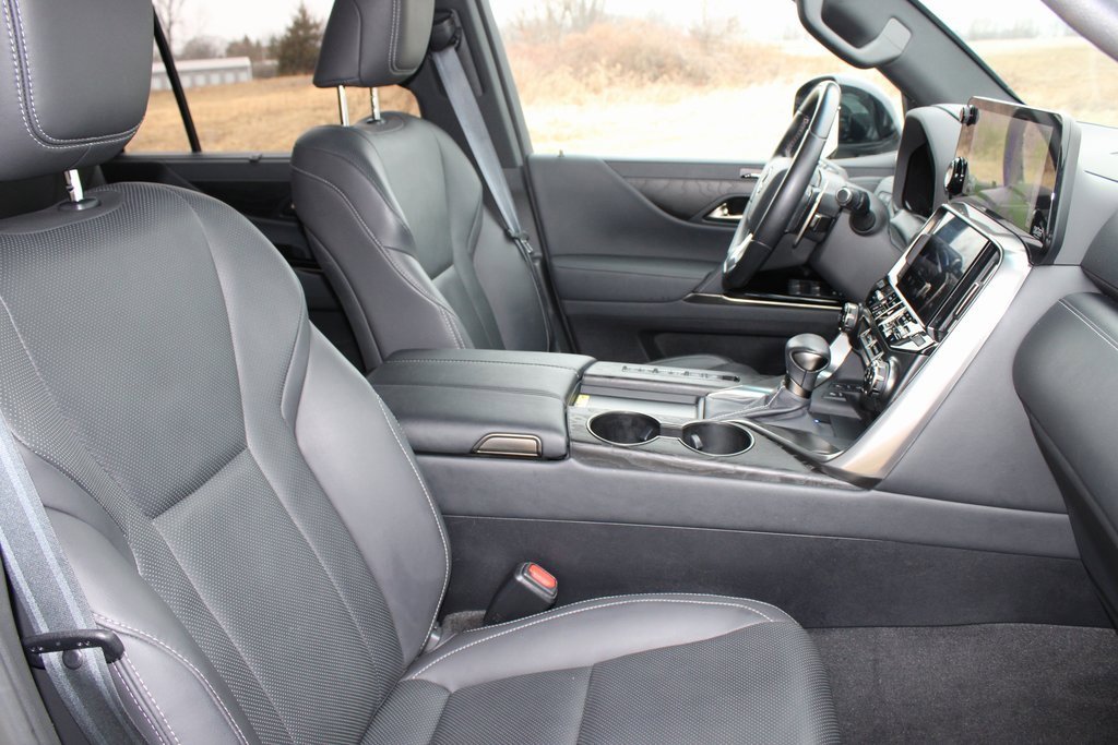 Used 2023 Lexus LX 600 4WD w/ Luxury Package image 18