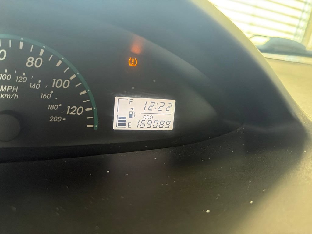 Used 2010 Toyota Yaris Sedan FWD image 2