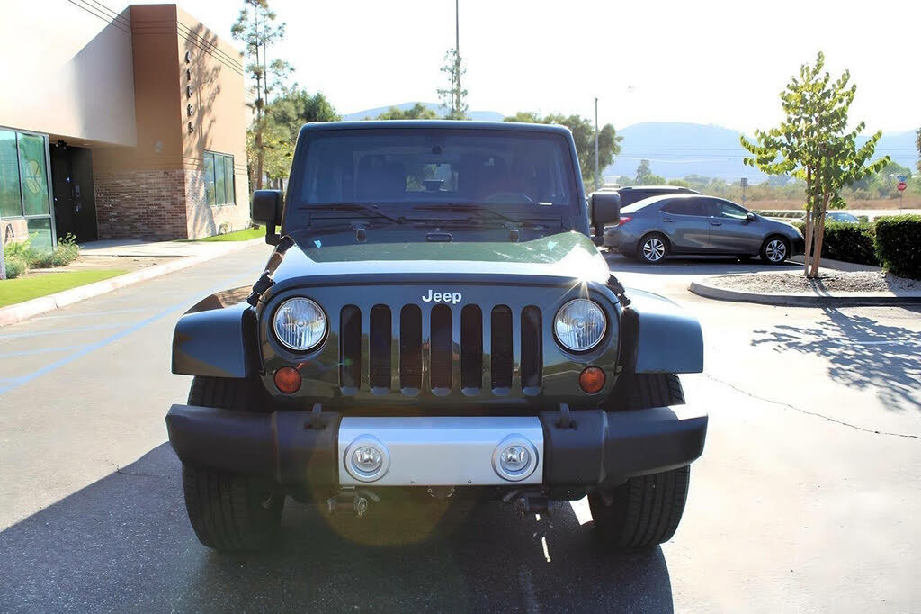 Used 2011 Jeep Wrangler Sahara w/ Connectivity Group AWD/4WD image 8