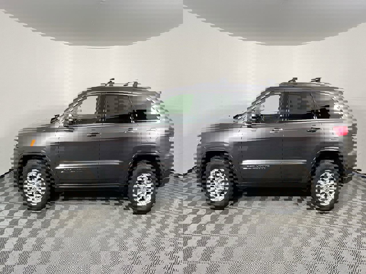 Used 2020 Jeep Grand Cherokee Laredo image 8