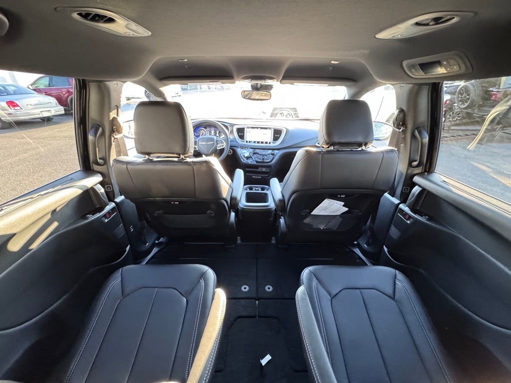 New 2026 Chrysler Pacifica Select AWD/4WD image 25