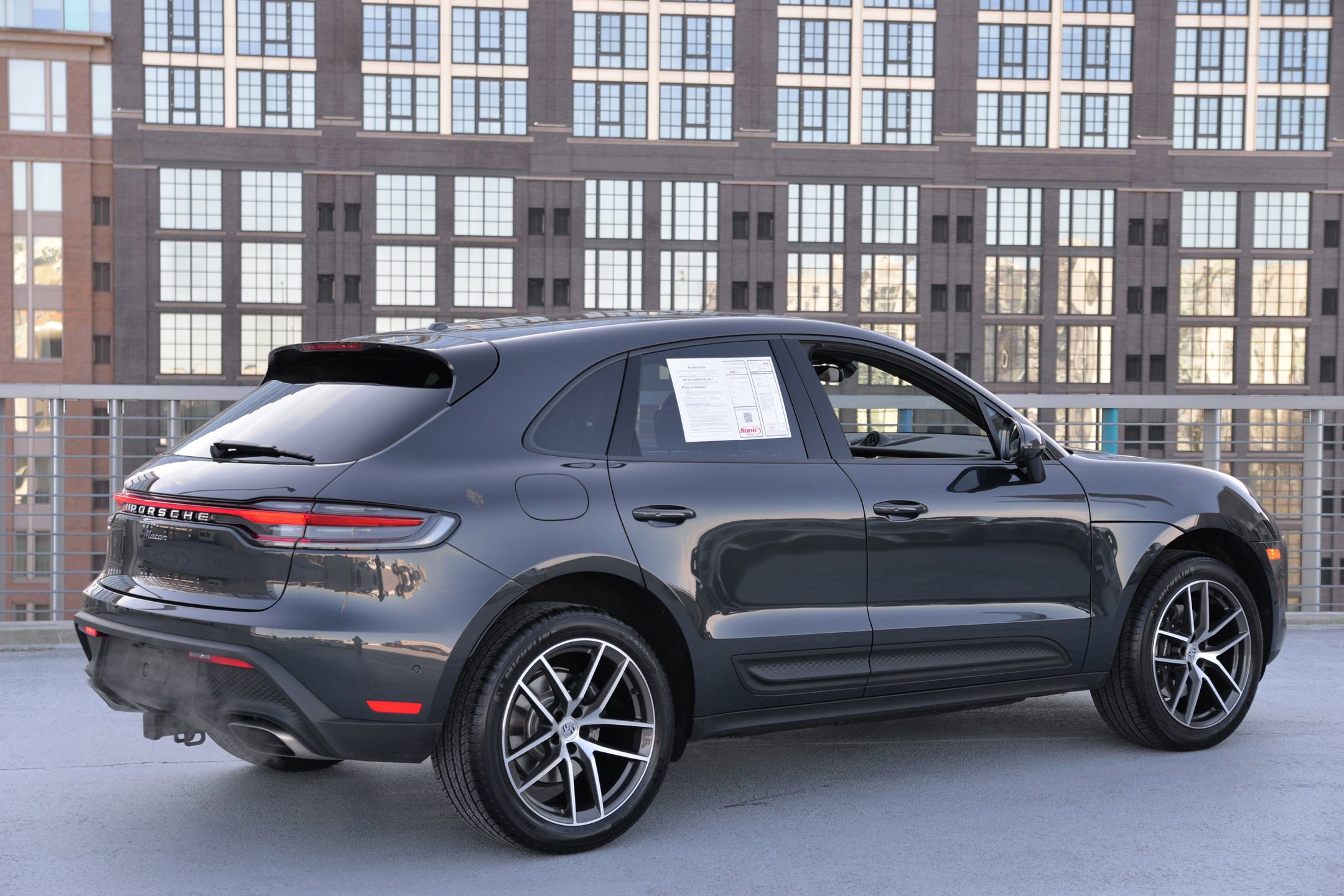 Certified 2025 Porsche Macan image 9