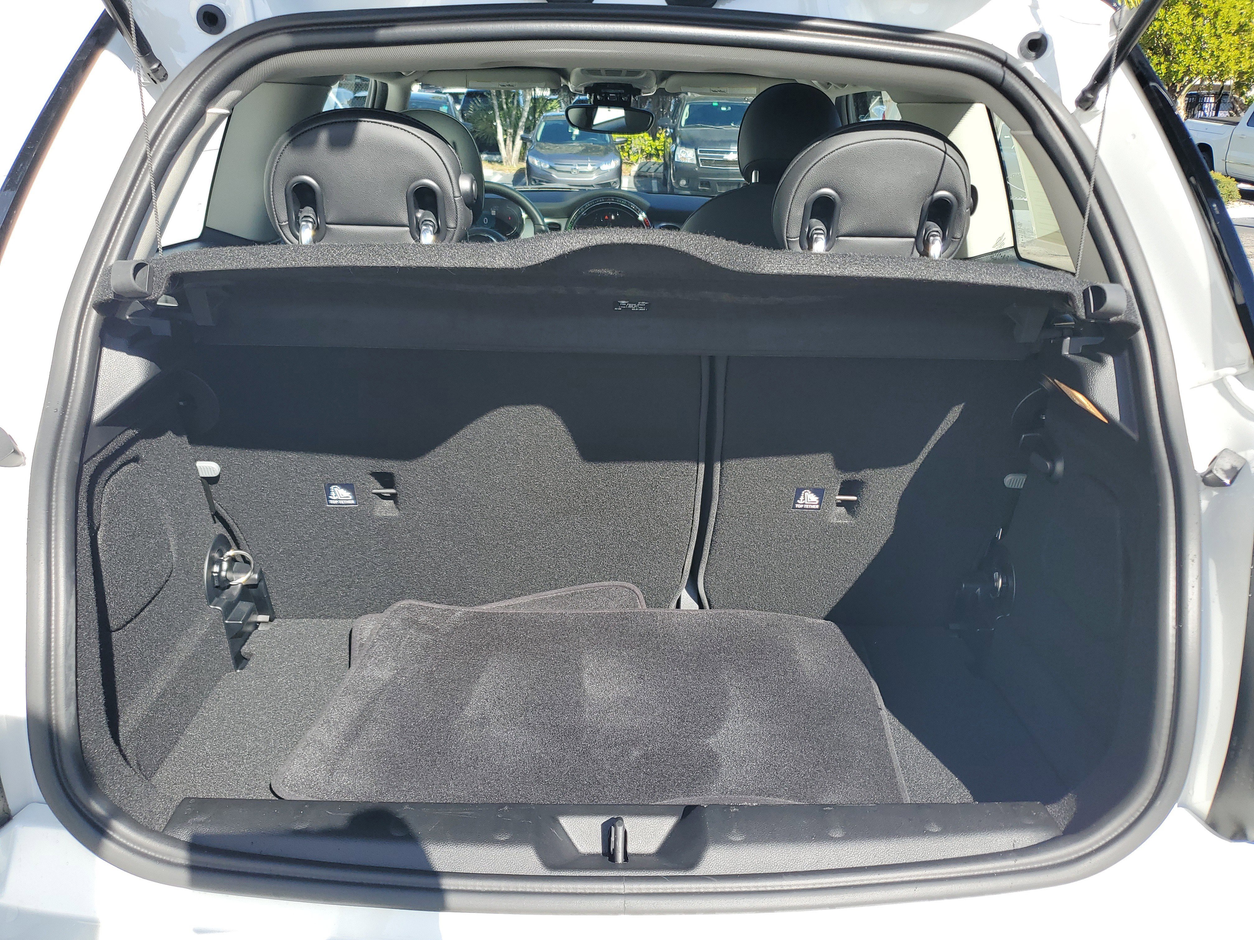 Used 2023 MINI Cooper 2-Door Hardtop image 8