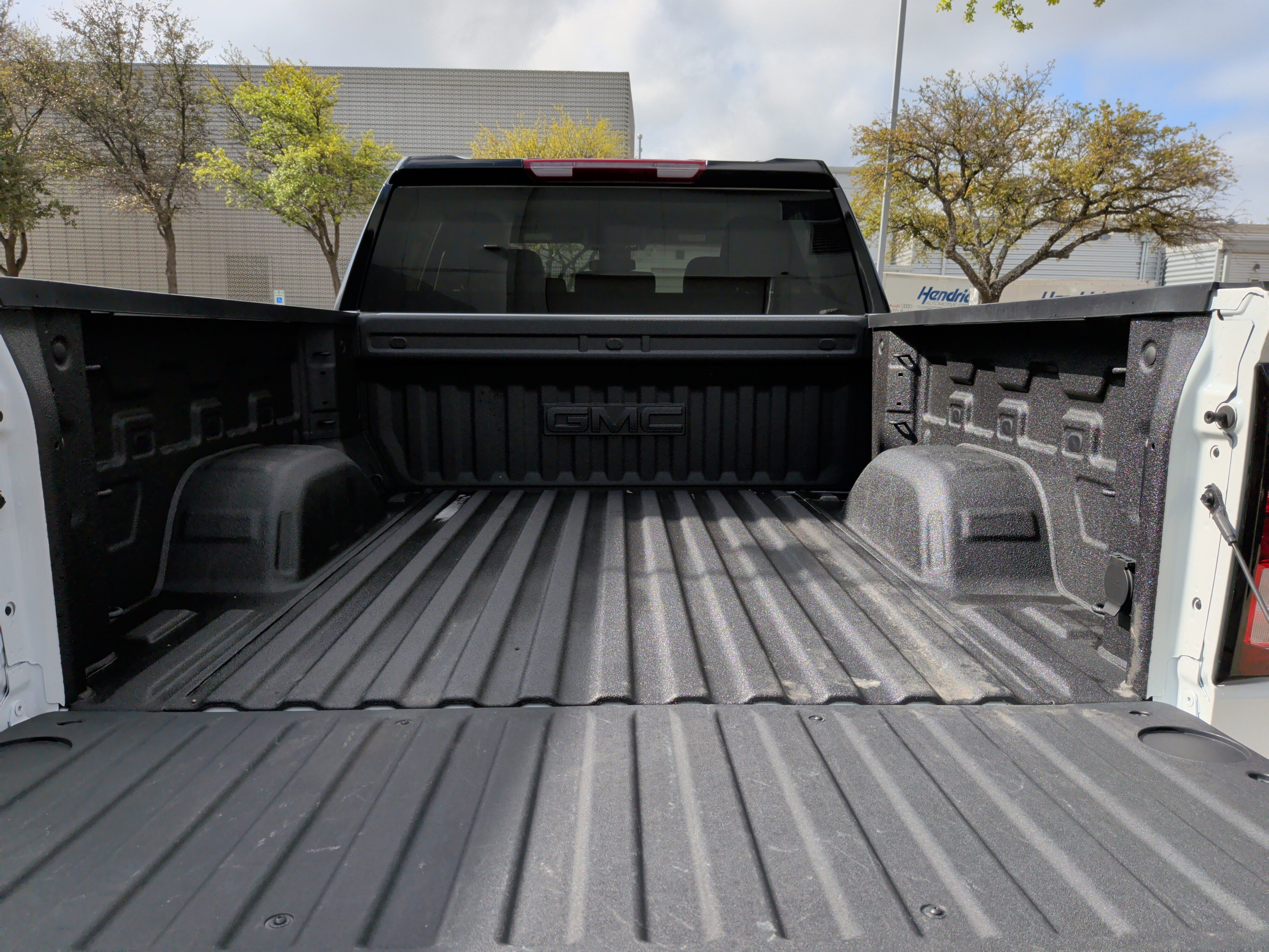 Used 2025 GMC Sierra 1500 SLE image 28