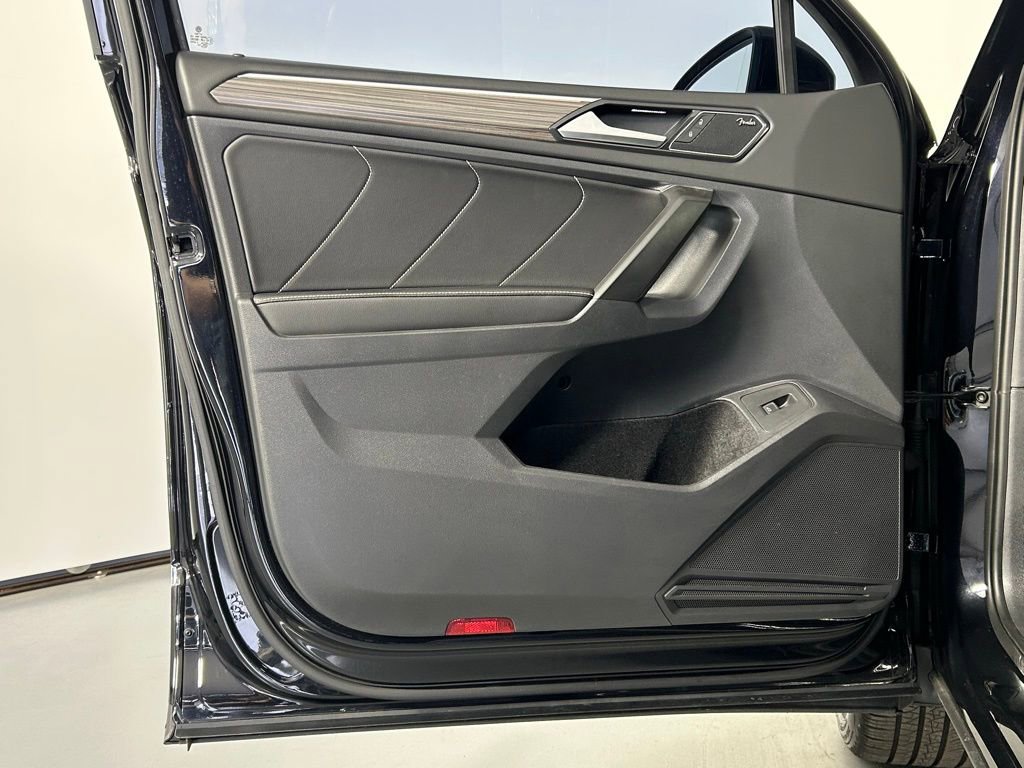 Used 2022 Volkswagen Tiguan SEL R-Line image 34