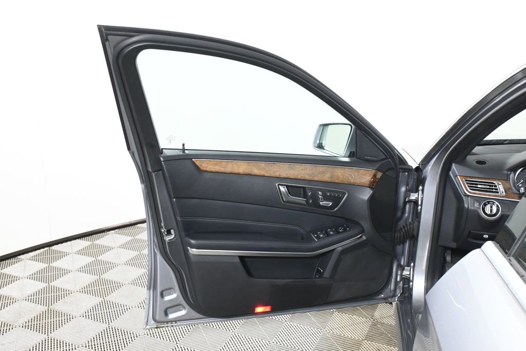 Used 2014 Mercedes-Benz E 350 4MATIC Sedan image 29