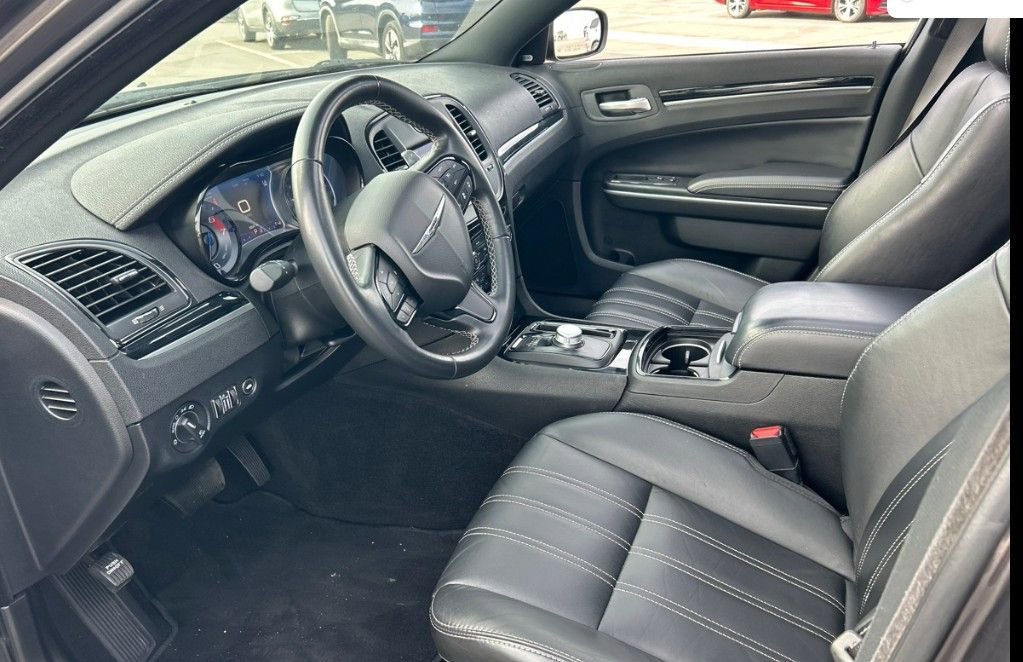 Used 2022 Chrysler 300 S w/ Safetytec Plus Group image 2