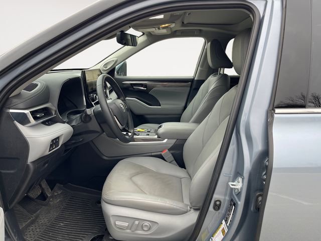 Used 2024 Toyota Highlander Limited AWD/4WD image 9