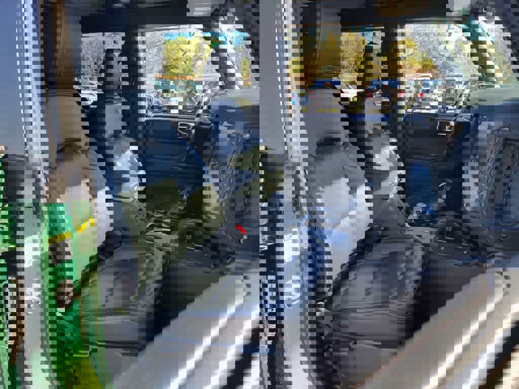 Used 2025 Ford Bronco Badlands image 17