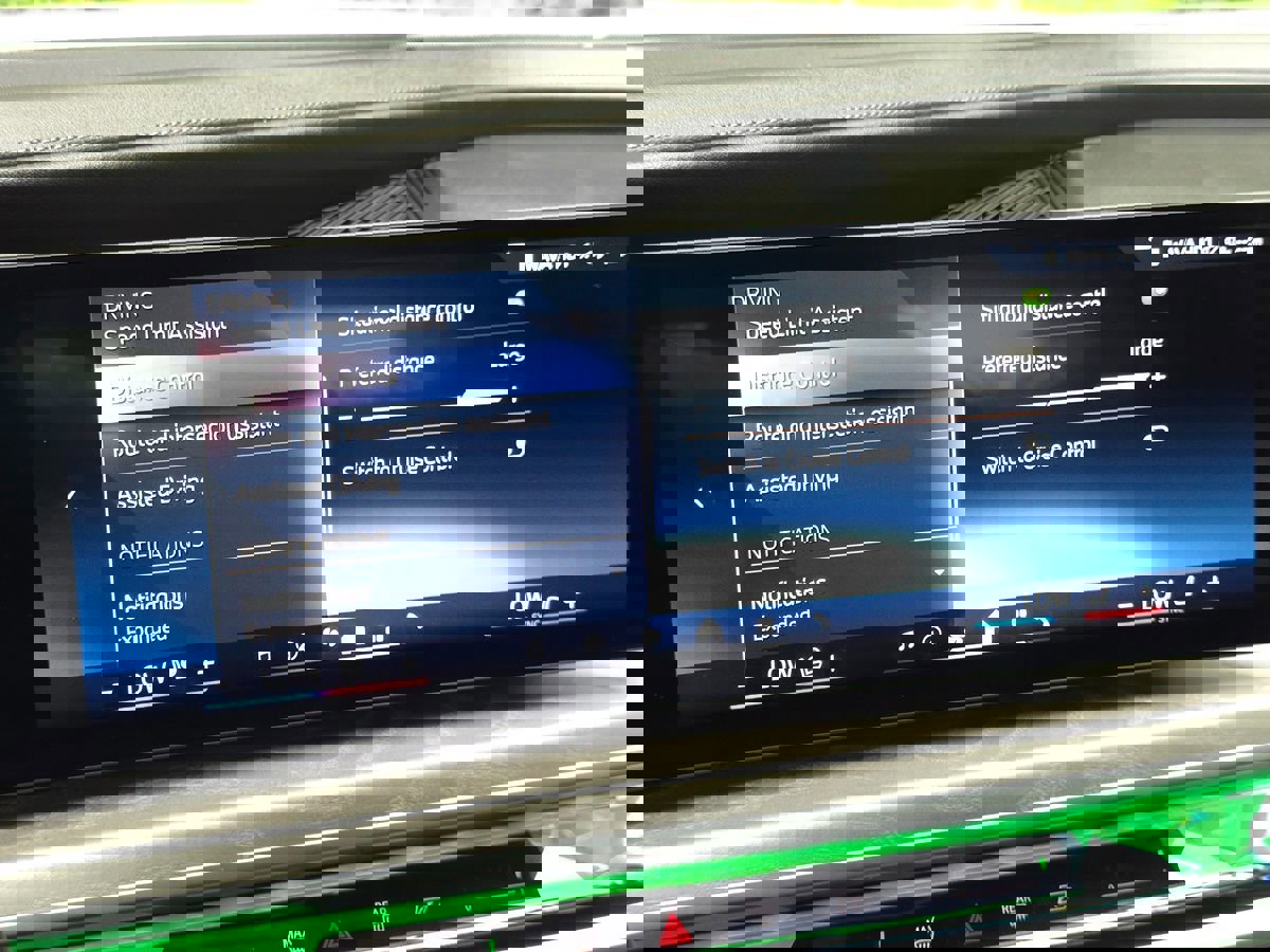 Used 2023 BMW 740i image 56