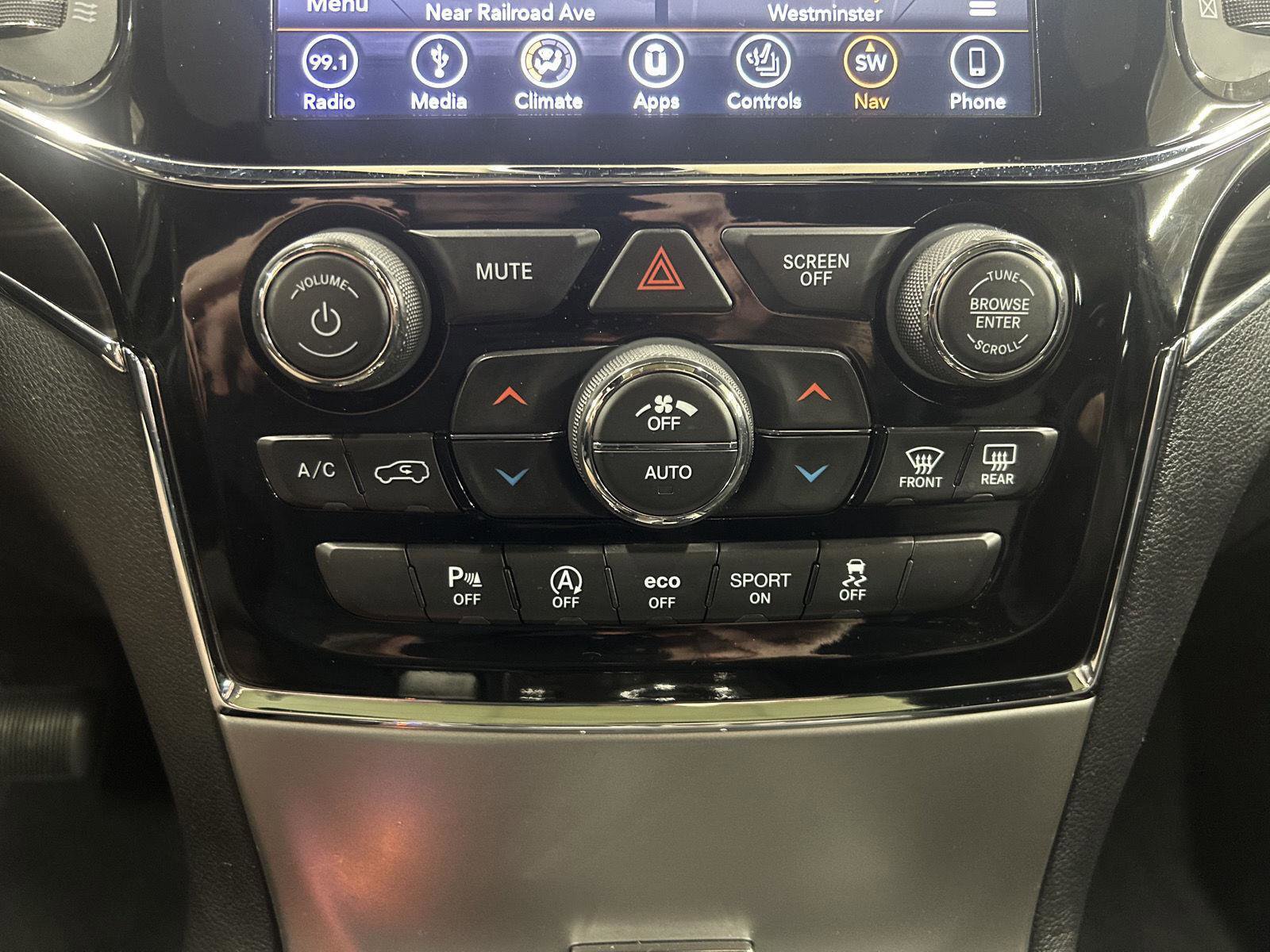 Used 2019 Jeep Grand Cherokee Limited w/ Luxury Group II image 19