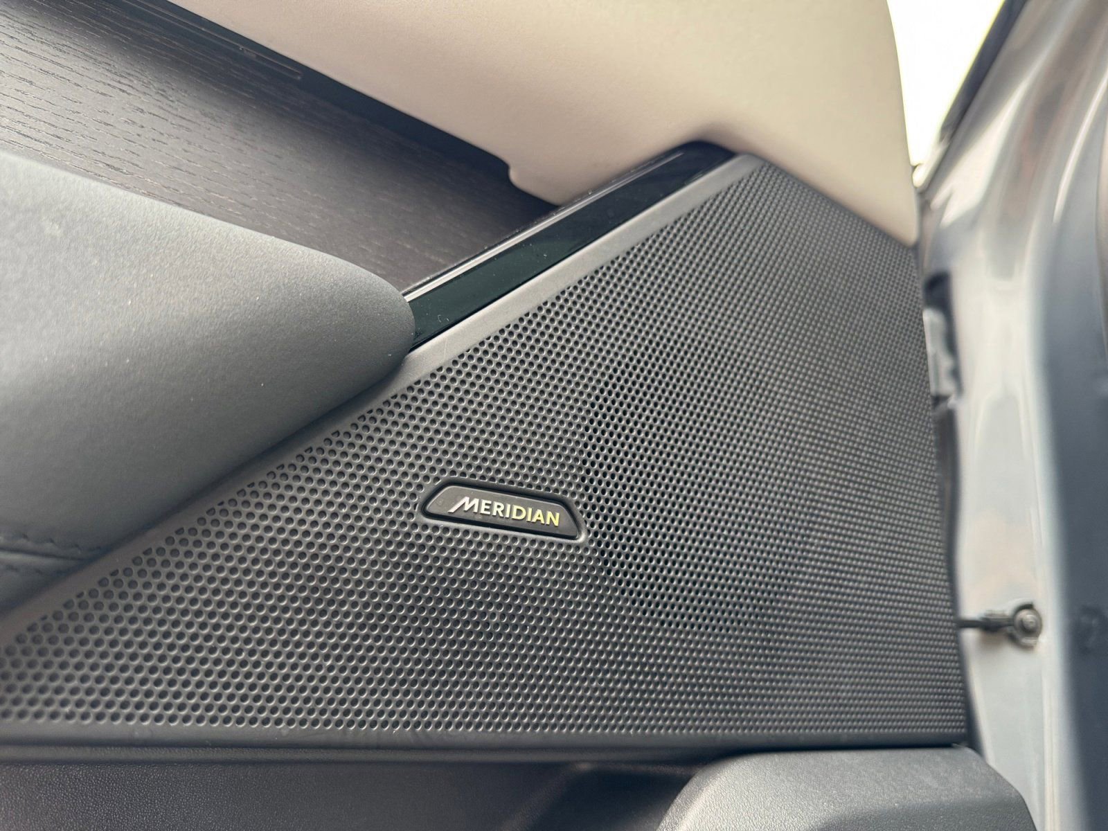 Used 2025 Land Rover Range Rover Velar S image 20