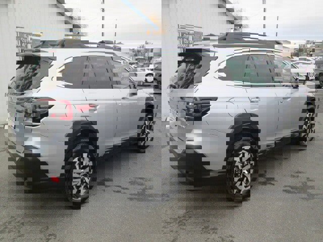 Used 2024 Subaru Outback Premium image 6