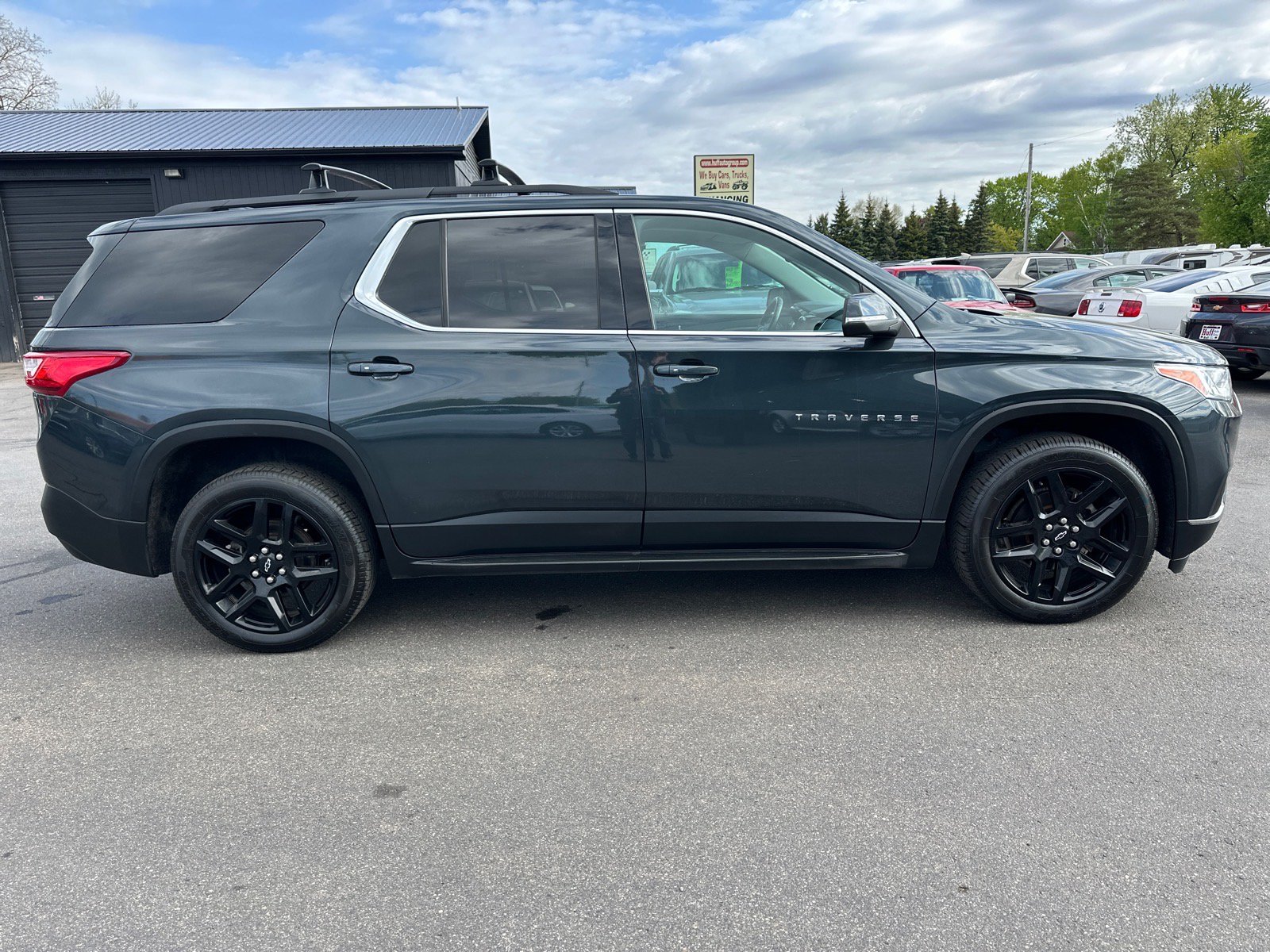 Used 2021 Chevrolet Traverse LT w/ LPO, 'HIT The Road' Package AWD/4WD image 2