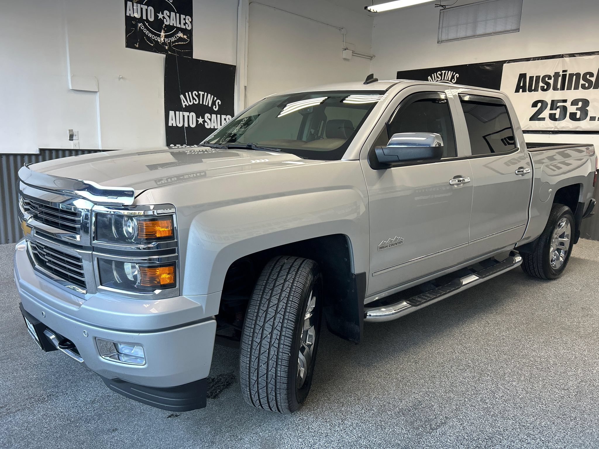 Used 2014 Chevrolet Silverado 1500 High Country w/ High Country Premium Package AWD/4WD image 3