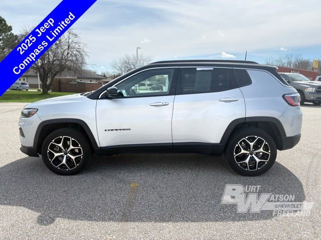 Used 2025 Jeep Compass Limited image 3