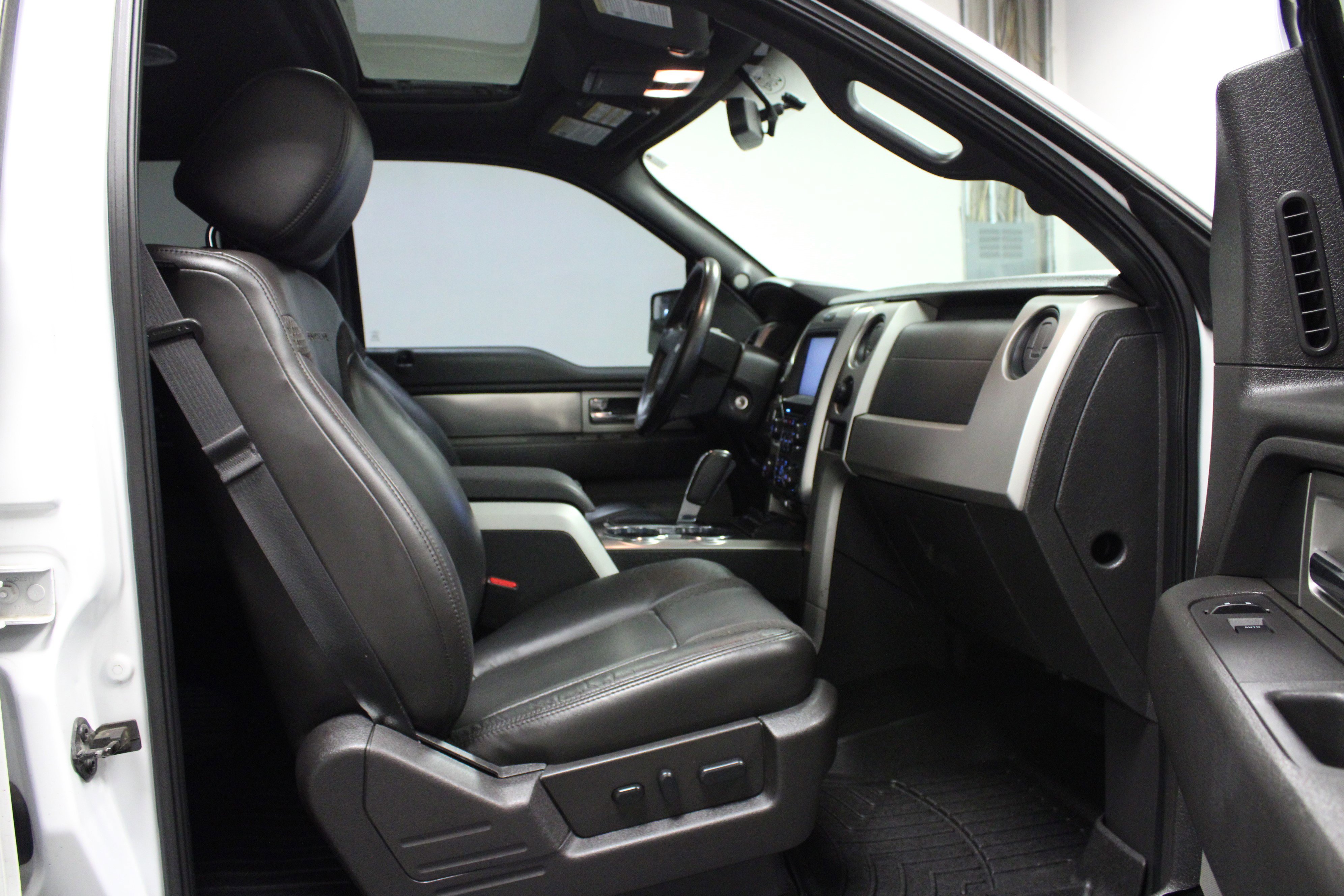 Used 2014 Ford F150 Raptor w/ Equipment Group 801A Luxury AWD/4WD image 16