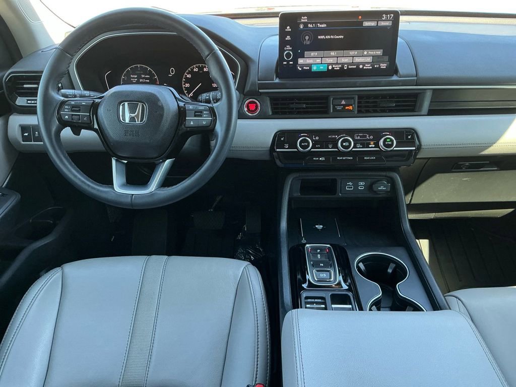 Used 2025 Honda Pilot EX-L image 17