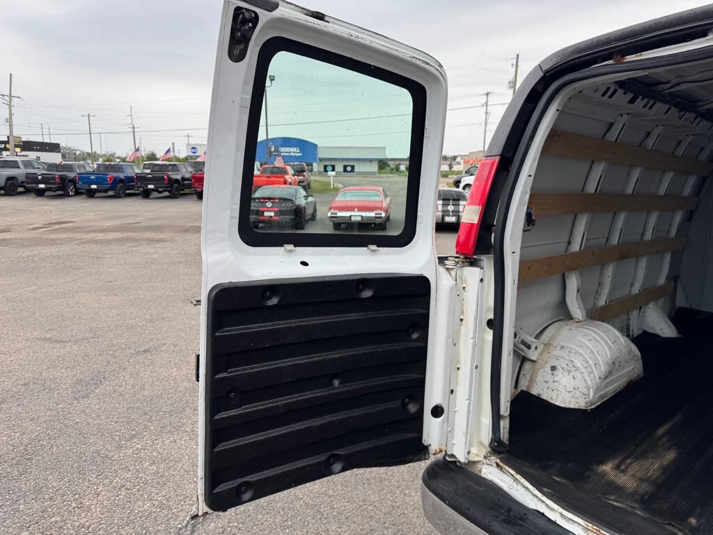 Used 2015 GMC Savana 2500 RWD image 33