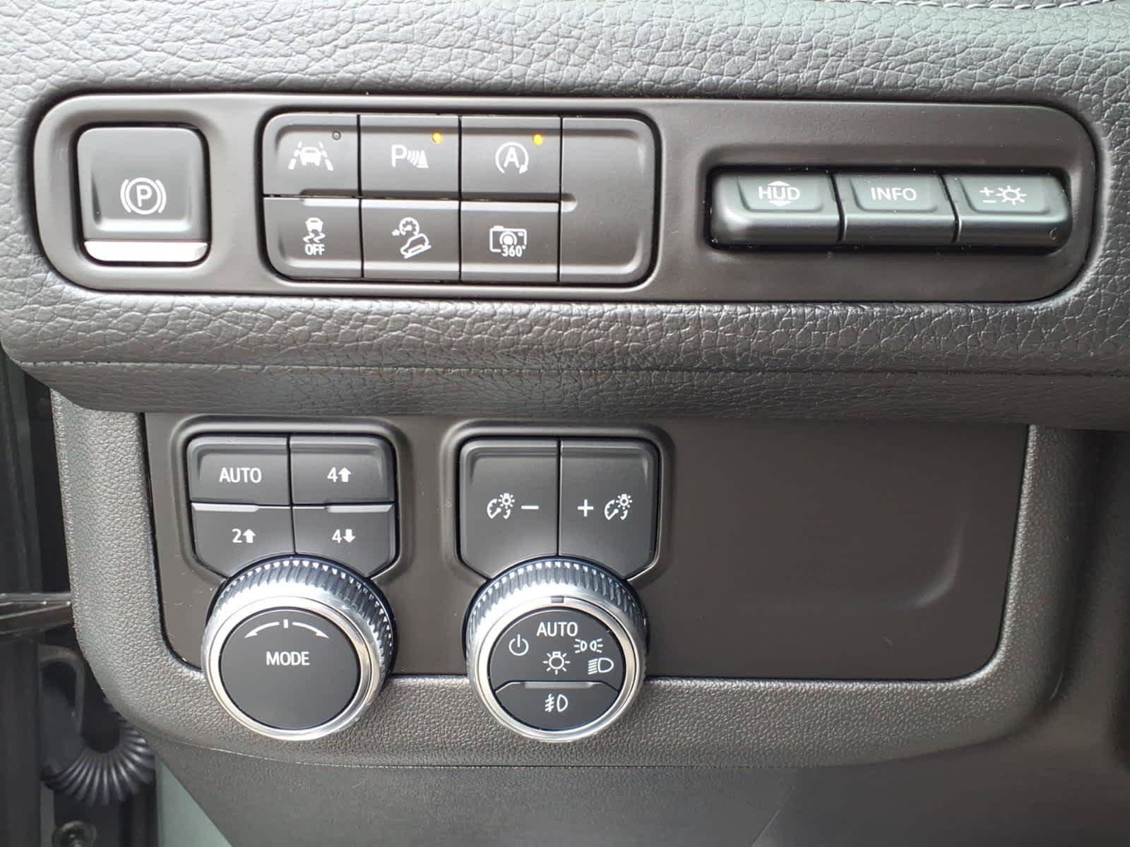 Used 2024 GMC Yukon Denali AWD/4WD image 17
