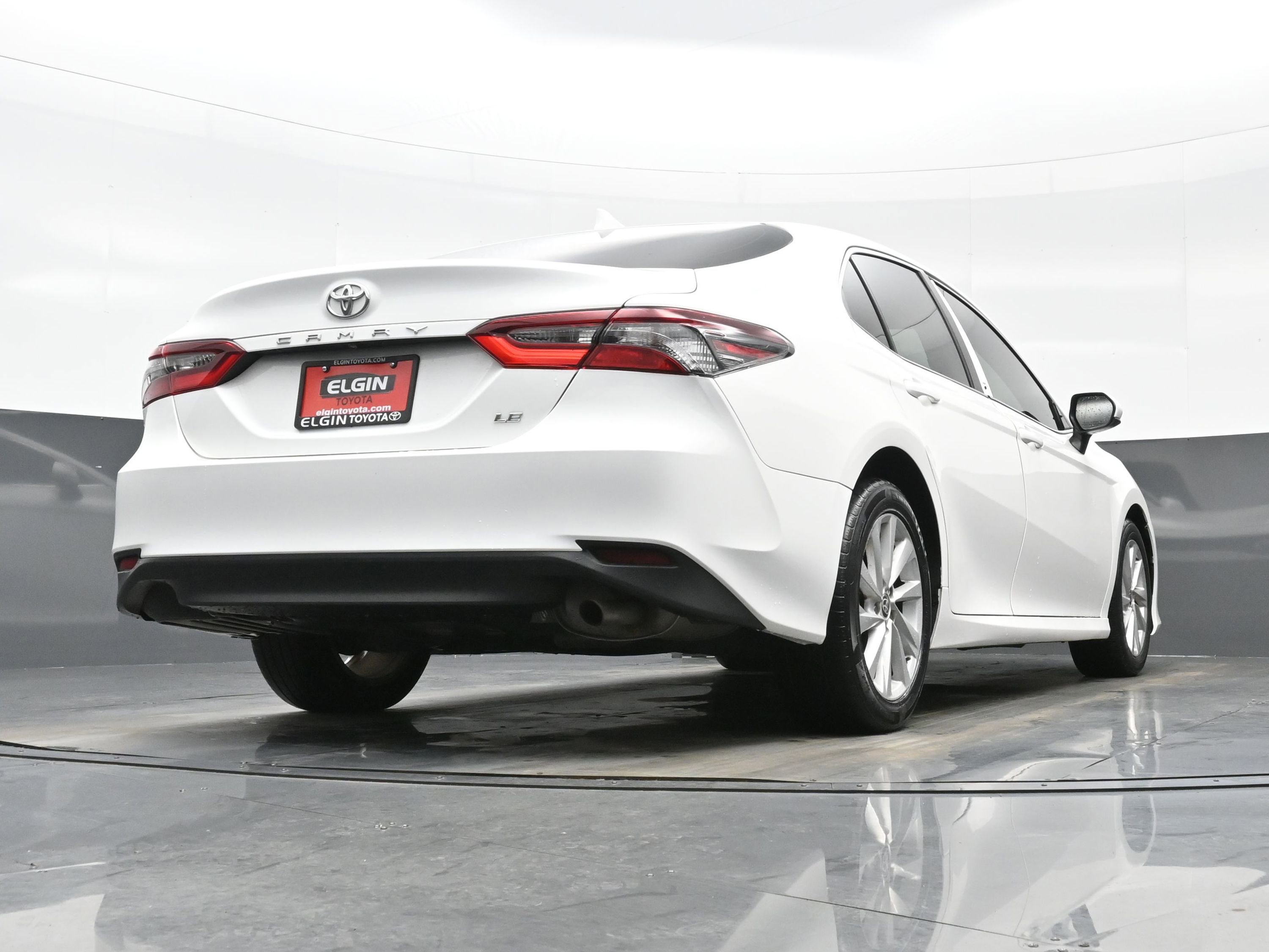 Used 2022 Toyota Camry LE image 28