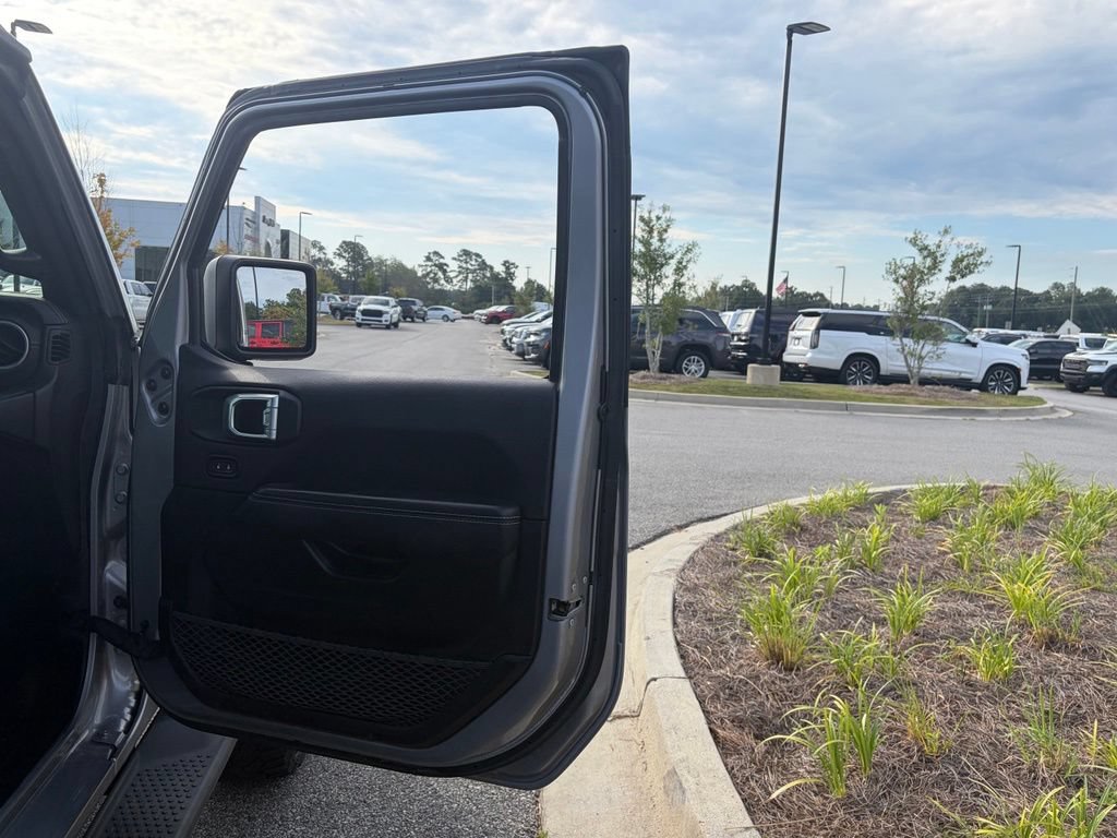 Used 2021 Jeep Wrangler Unlimited Sahara w/ Cold Weather Group AWD/4WD image 57