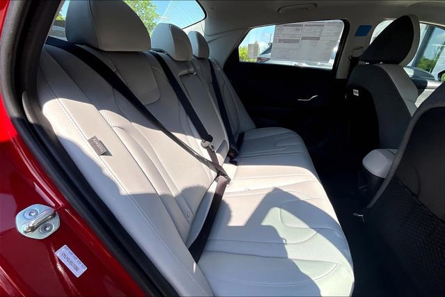 New 2025 Hyundai Elantra Limited image 26
