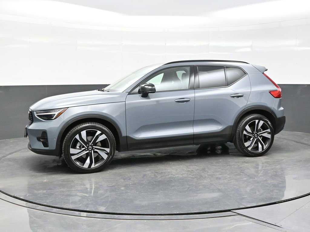 Used 2023 Volvo XC40 B5 Ultimate w/ Protection Package Premier image 3