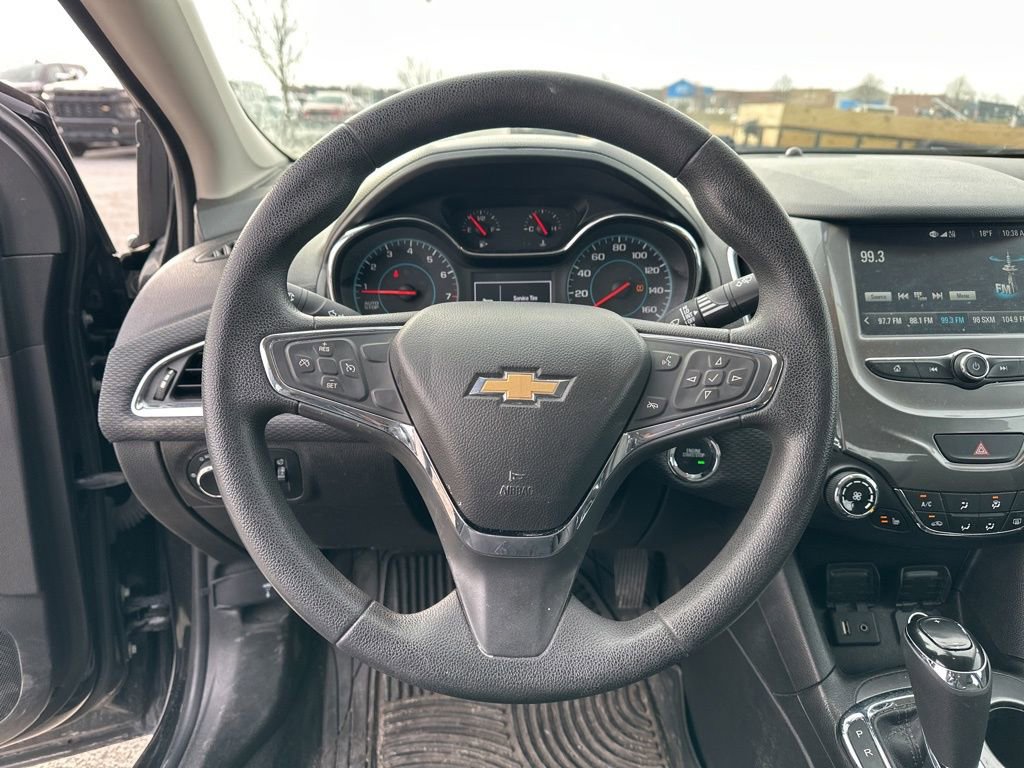Used 2018 Chevrolet Cruze LT w/ Convenience Package image 19