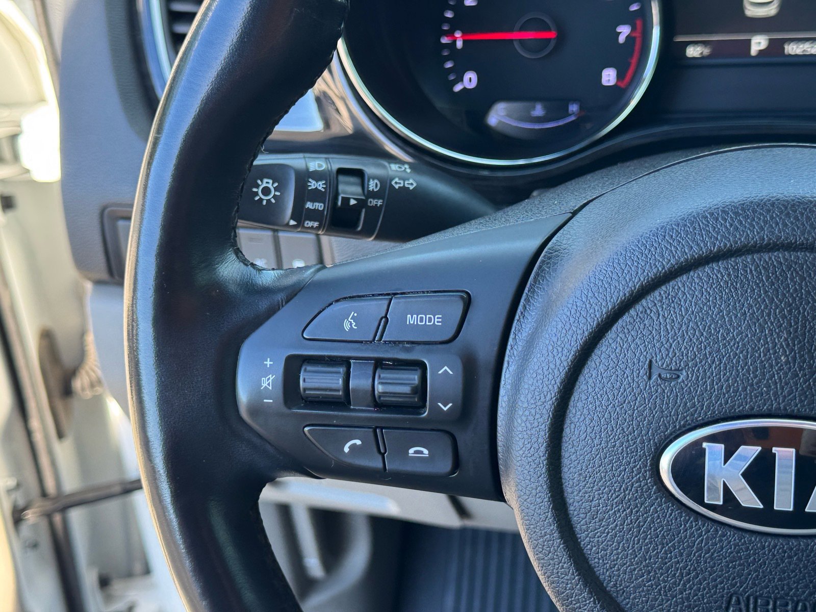 Used 2019 Kia Sedona SX image 23