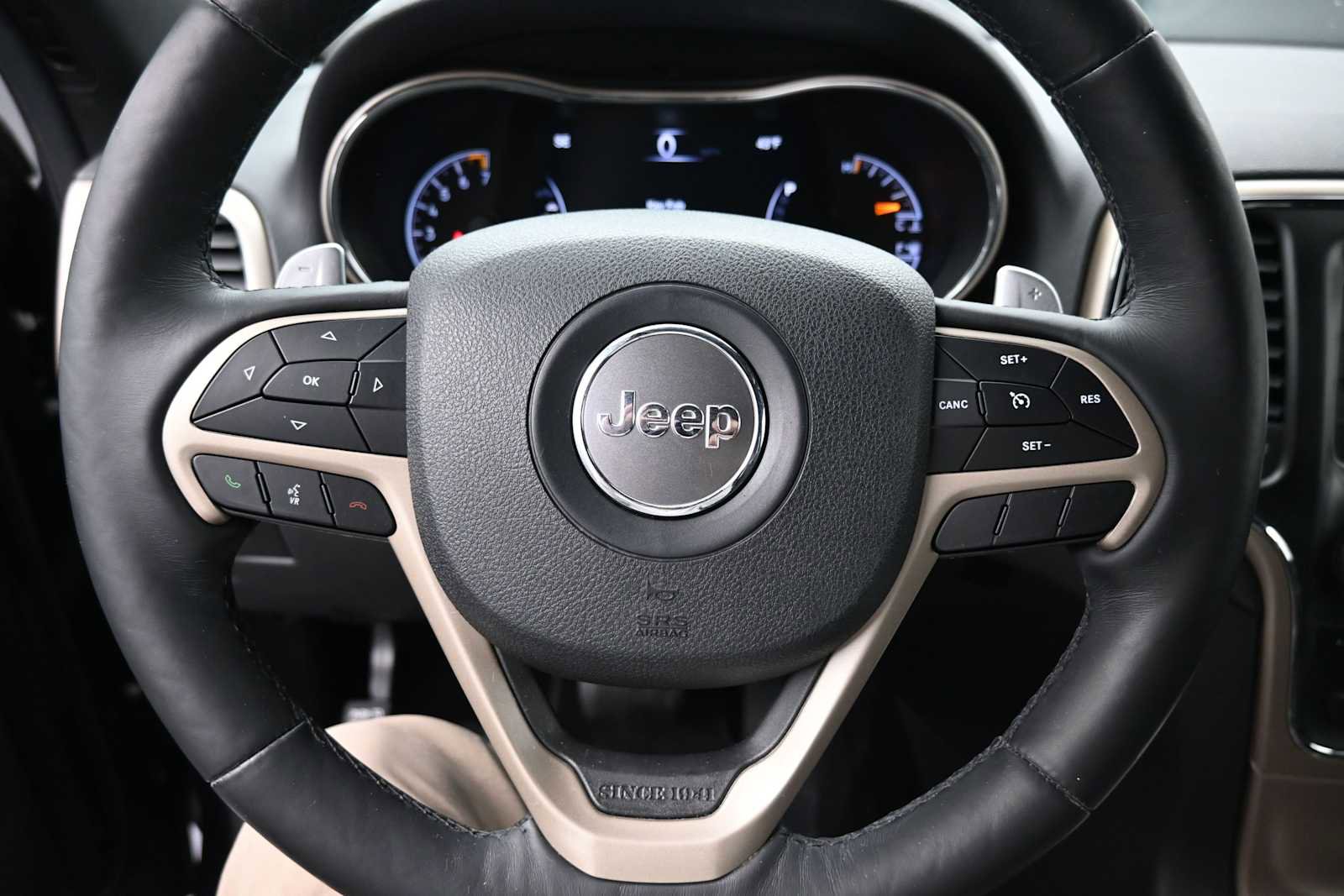 Used 2017 Jeep Grand Cherokee Laredo w/ Quick Order Package 23E AWD/4WD image 6