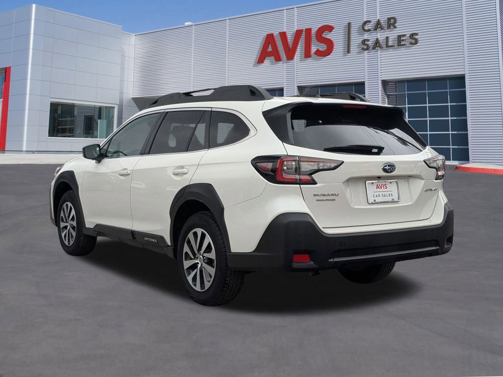 Used 2025 Subaru Outback Premium image 3