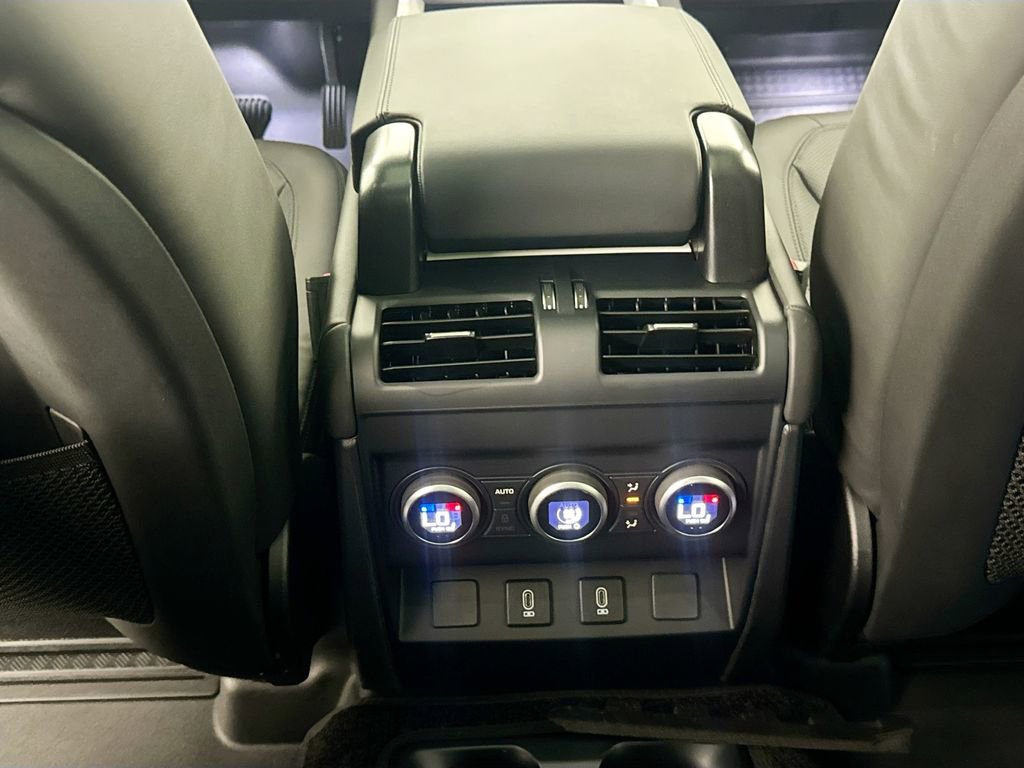 New 2026 Land Rover Defender 130 X-Dynamic SE AWD/4WD image 25