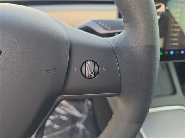 Used 2025 Tesla Model Y Long Range image 24