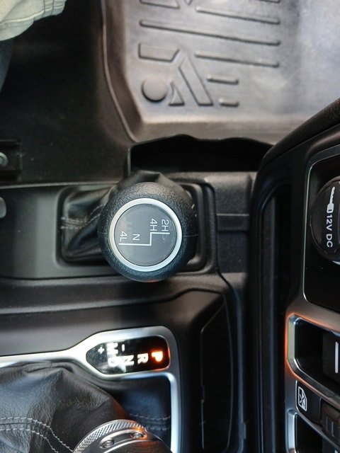 Used 2025 Jeep Gladiator Sport image 57